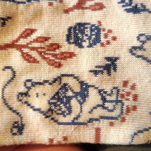 🍯Disney Winnie The Pooh Crew Socks - Picture 2 of 6